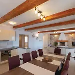 Gorgeous Apartment In Karbuni With Wifi *