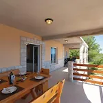 Gorgeous Apartment In Karbuni With Wifi * Prizba