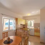 Gorgeous Apartment In Karbuni With Wifi