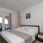 Gorgeous Apartment In Karbuni With Wifi Apartment Prizba