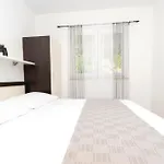 Apartment Gorgeous Apartment In Karbuni With Wifi *