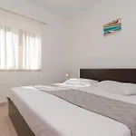 Gorgeous Apartment In Karbuni With Wifi