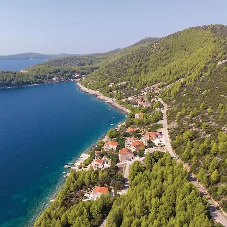 Gorgeous Apartment In Karbuni With Wifi
