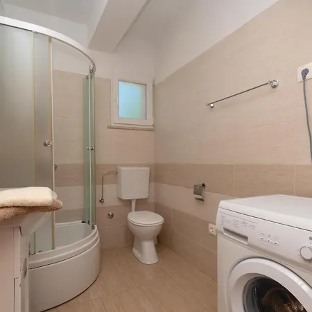 Апартаменты Gorgeous In Karbuni With Wifi Brnistrova