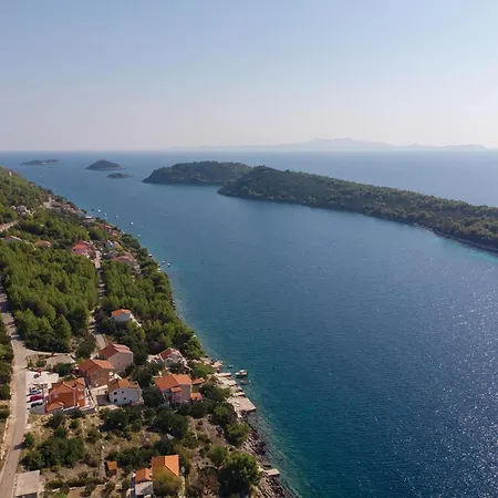 Gorgeous Apartment In Karbuni With Wifi Prizba