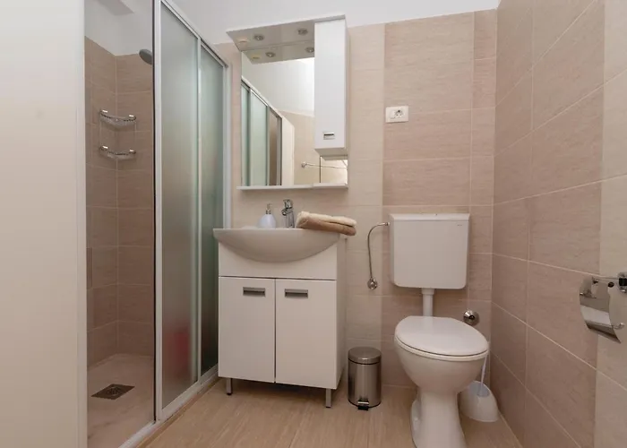 Apartament Gorgeous In Karbuni With Wifi Brnistrova