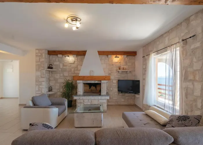 Apartament Gorgeous In Karbuni With Wifi *