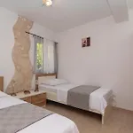 Awesome In Karbuni Prižba