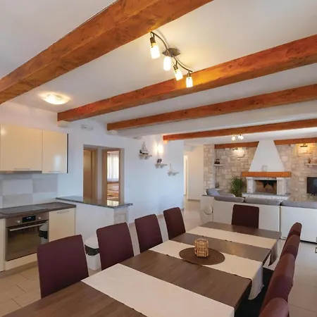 Gorgeous Apartment In Karbuni With Wifi *