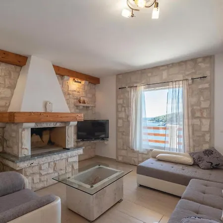 Apartment Gorgeous Apartment In Karbuni With Wifi Prizba