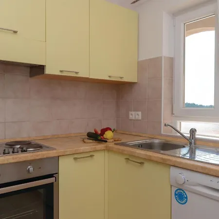 Gorgeous Apartment In Karbuni With Wifi *