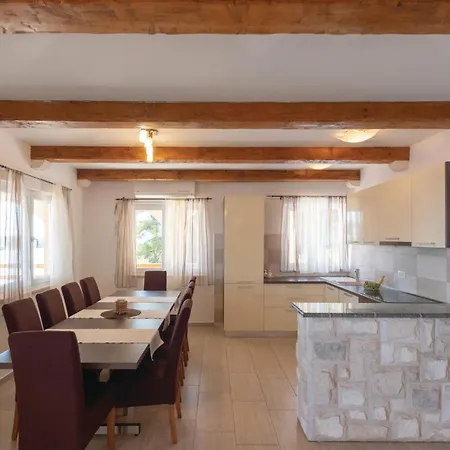 Gorgeous Apartment In Karbuni With Wifi Apartment *