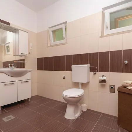 Gorgeous In Karbuni With Wifi