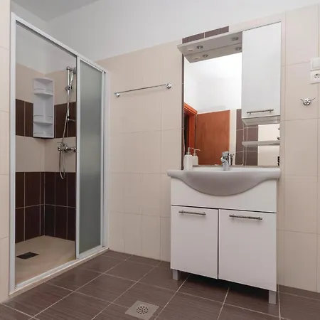 Gorgeous Apartment In Karbuni With Wifi Apartment *