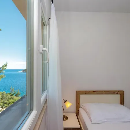 Gorgeous Apartment In Karbuni With Wifi Apartment