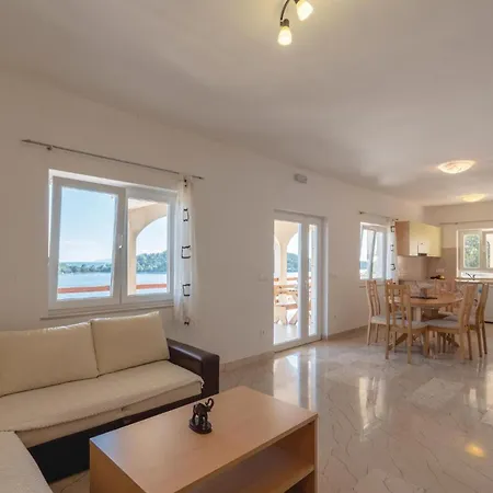 Gorgeous Apartment In Karbuni With Wifi *