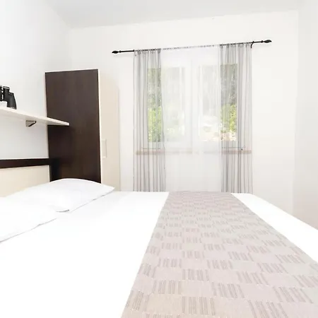 Apartment Gorgeous Apartment In Karbuni With Wifi *