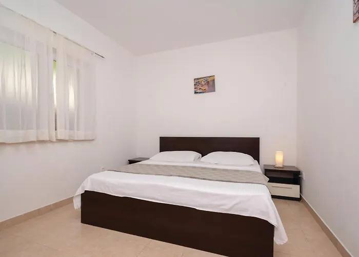 Gorgeous In Karbuni With Wifi Brnistrova