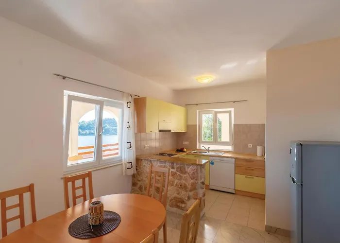 Gorgeous In Karbuni With Wifi