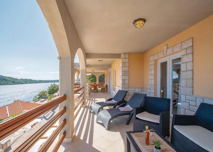 Gorgeous In Karbuni With Wifi Brnistrova